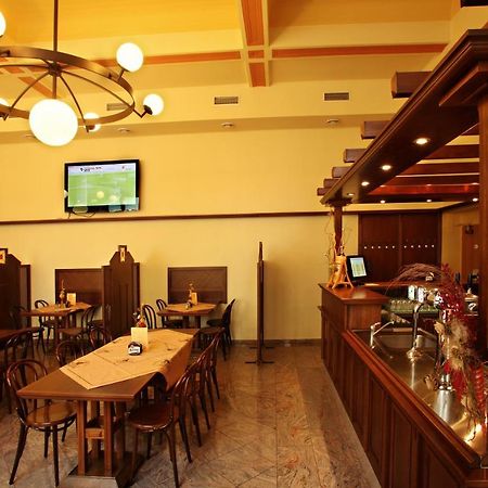 Hotel Slavie Pelhrimov Bagian luar foto