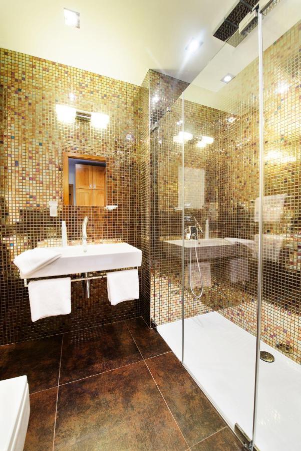Hotel Slavie Pelhrimov Bagian luar foto