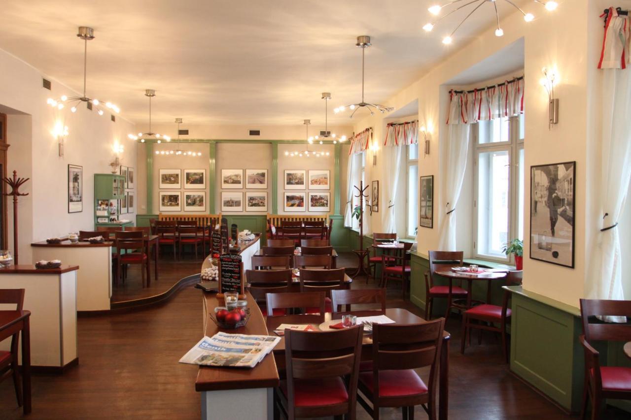 Hotel Slavie Pelhrimov Bagian luar foto