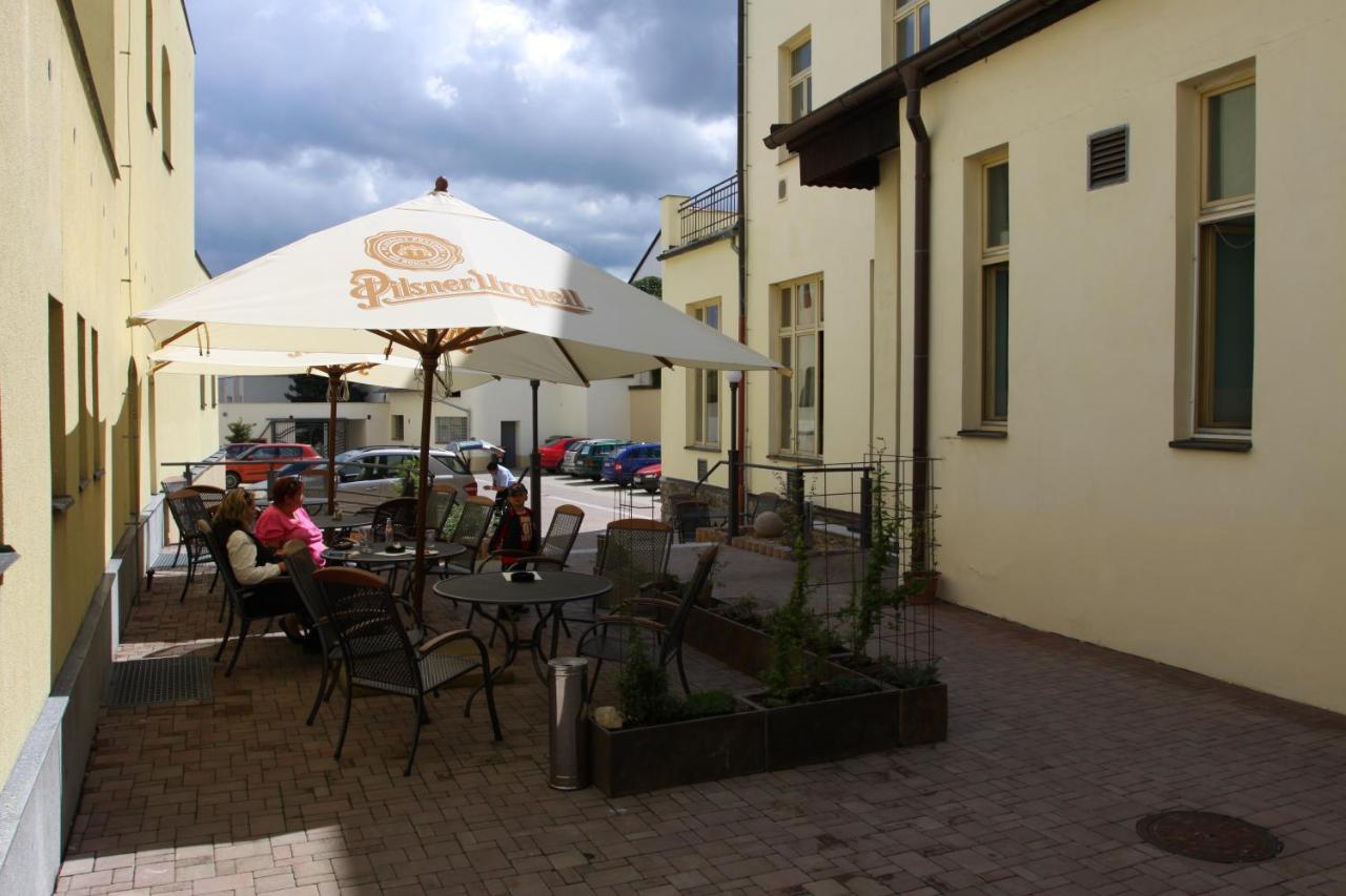 Hotel Slavie Pelhrimov Bagian luar foto