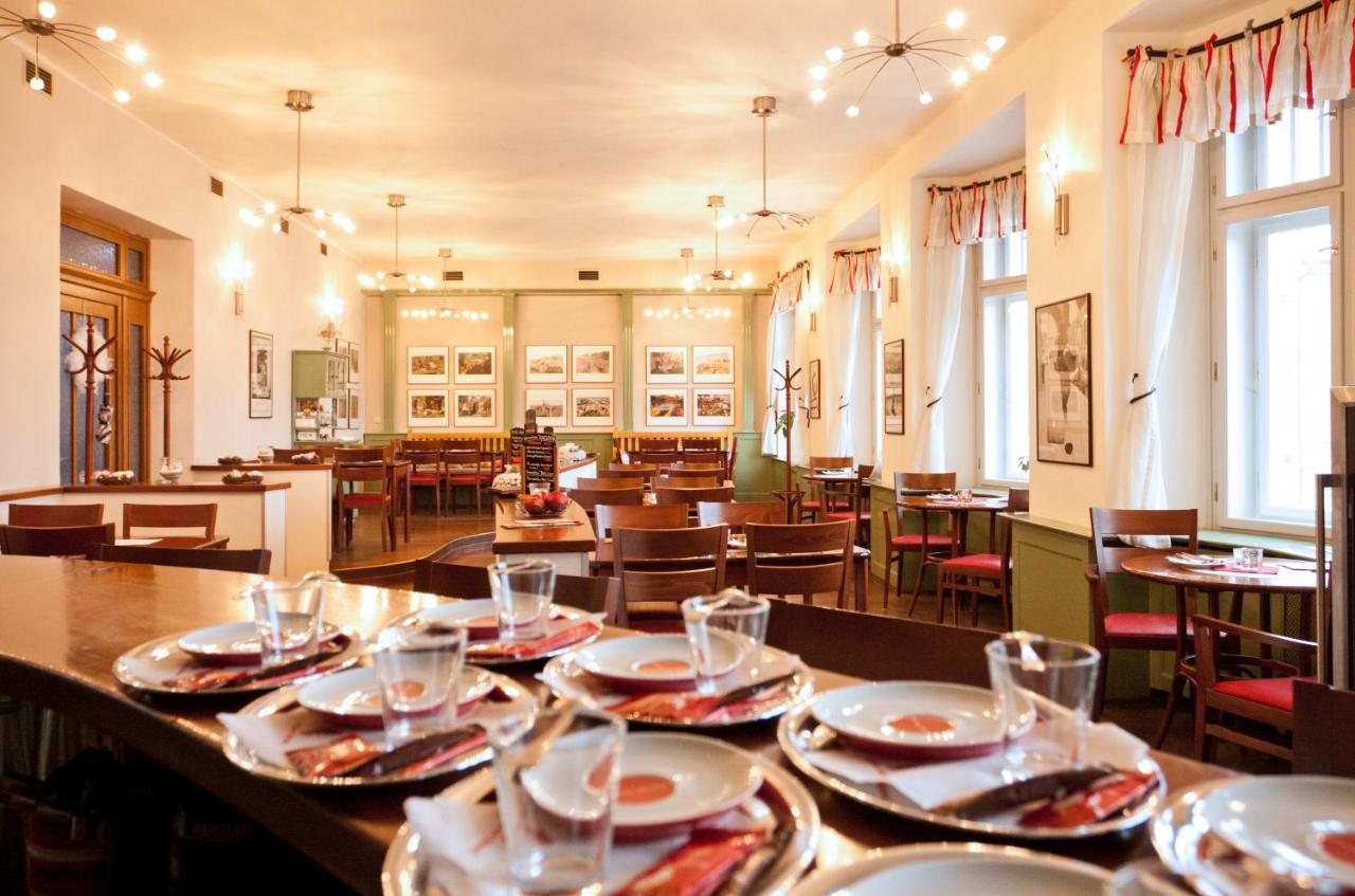 Hotel Slavie Pelhrimov Bagian luar foto